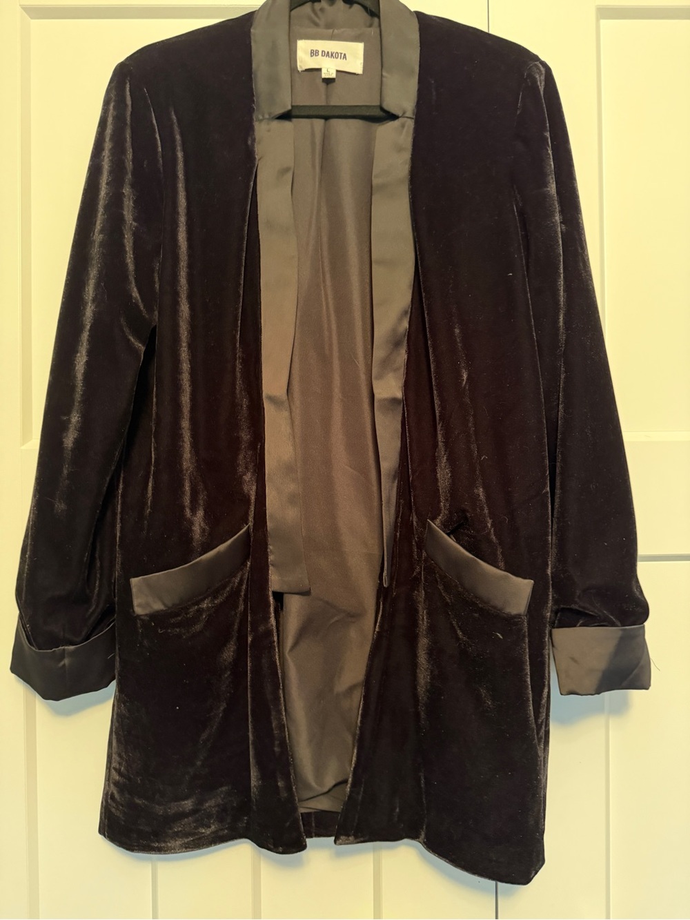 BB Dakota Women’s Velvet Relaxed Tuxedo / Smoking Jacket with Satin Trim Size L